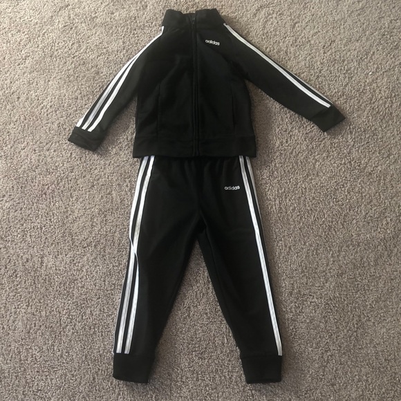 Adidas track outfit size 4T - Picture 2 of 5